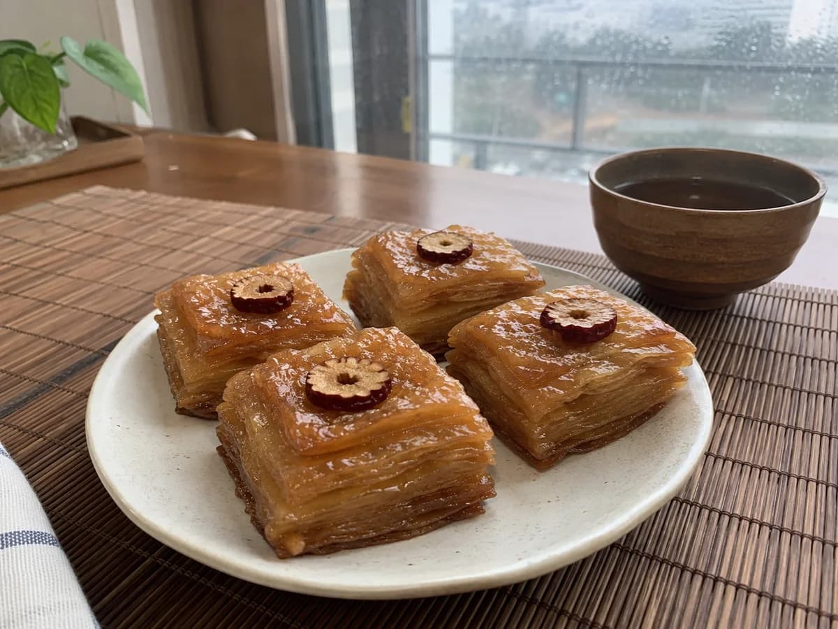 차와 함께 담은 꽃약과